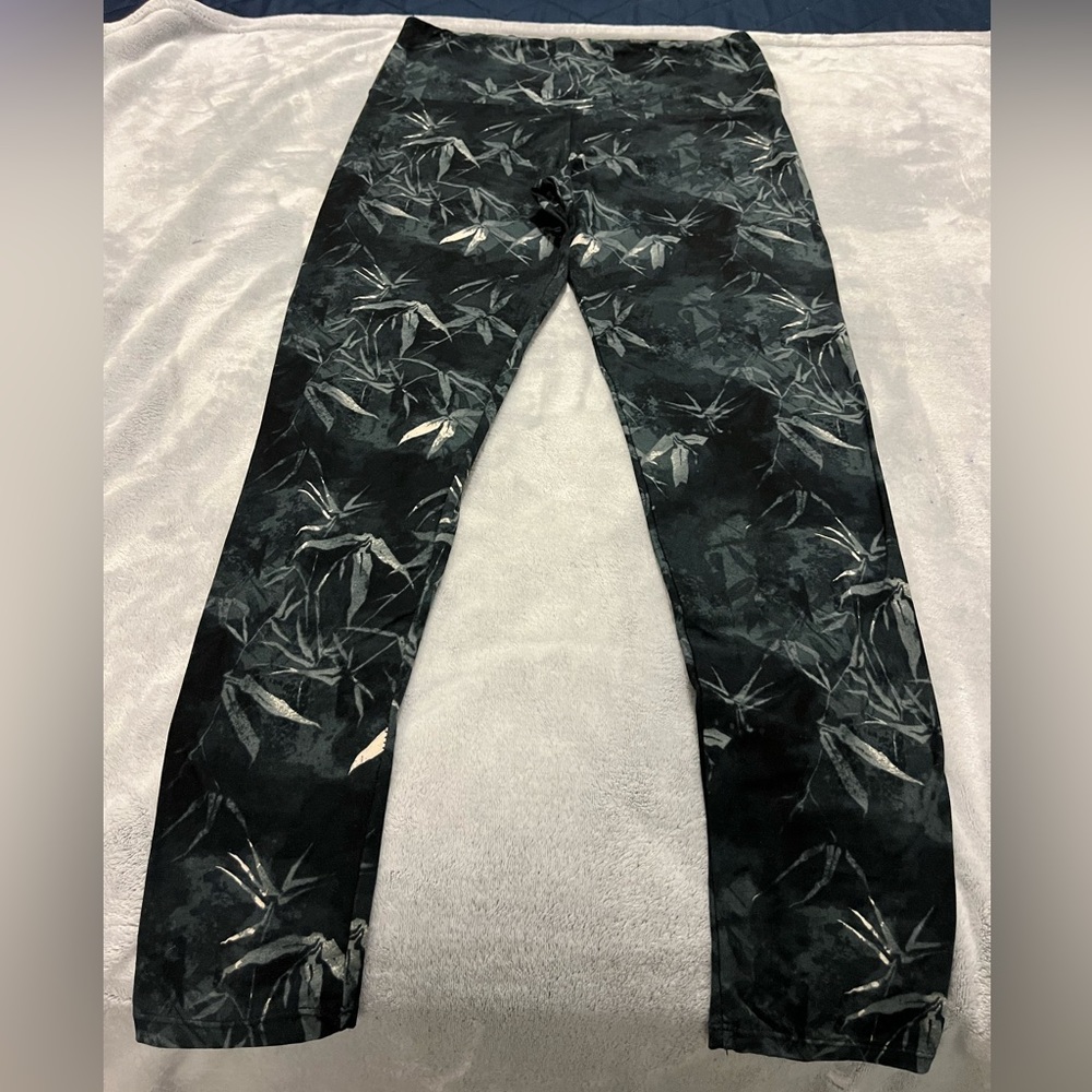 ***😀3 for $35./Beautiful leggings from the Leggings Depot.